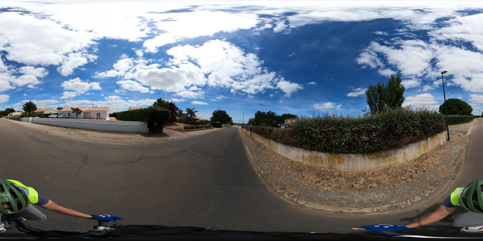 Vue de la rue à 82 m du Camping les Dunes