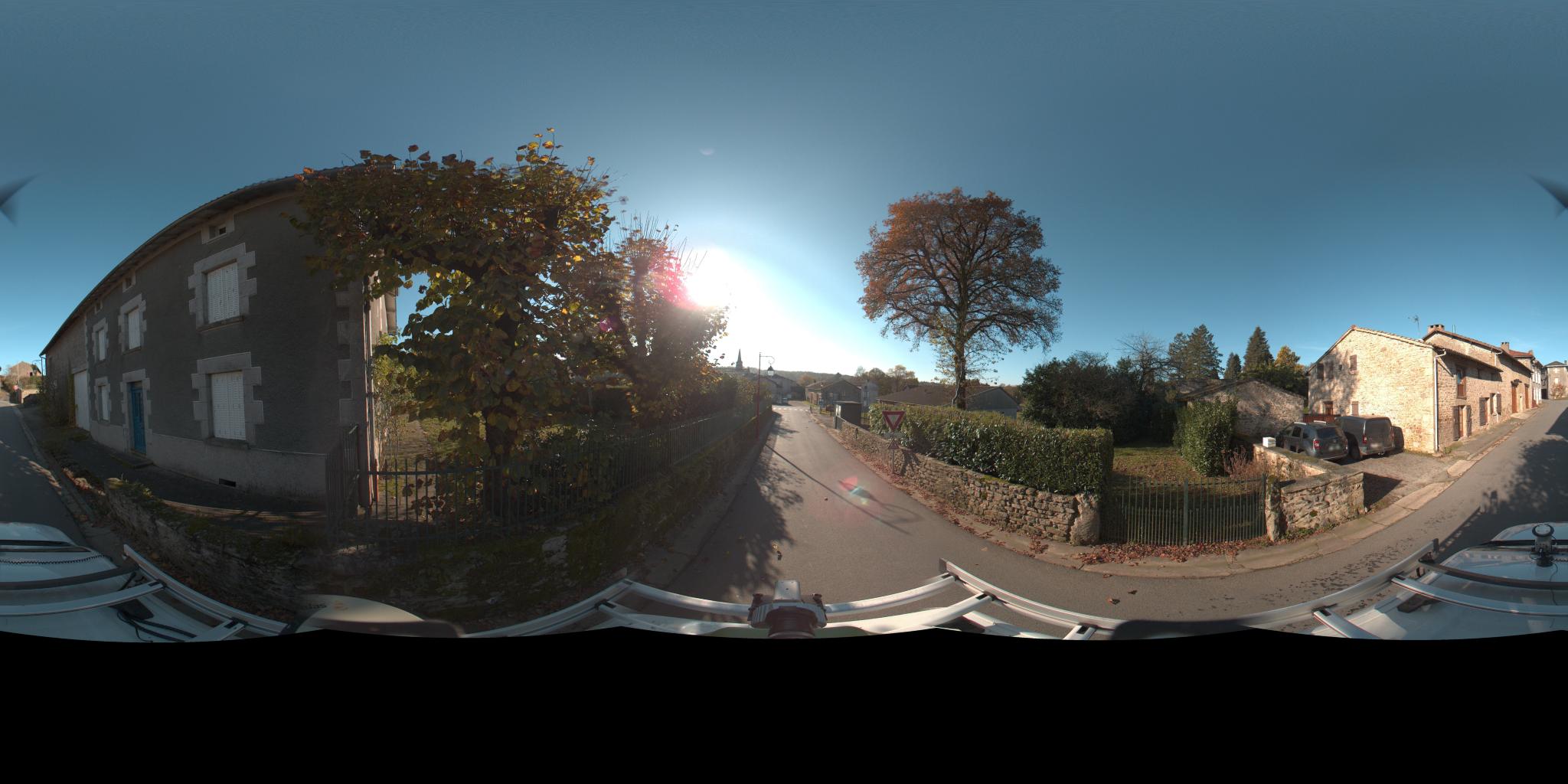 Vue de la rue à 56 m du Camping du Lac de Saint-Pardoux