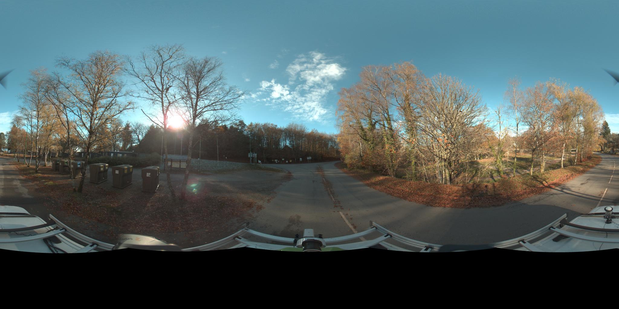 Vue de la rue à 12 m du Camping Paradis les Deux Iles