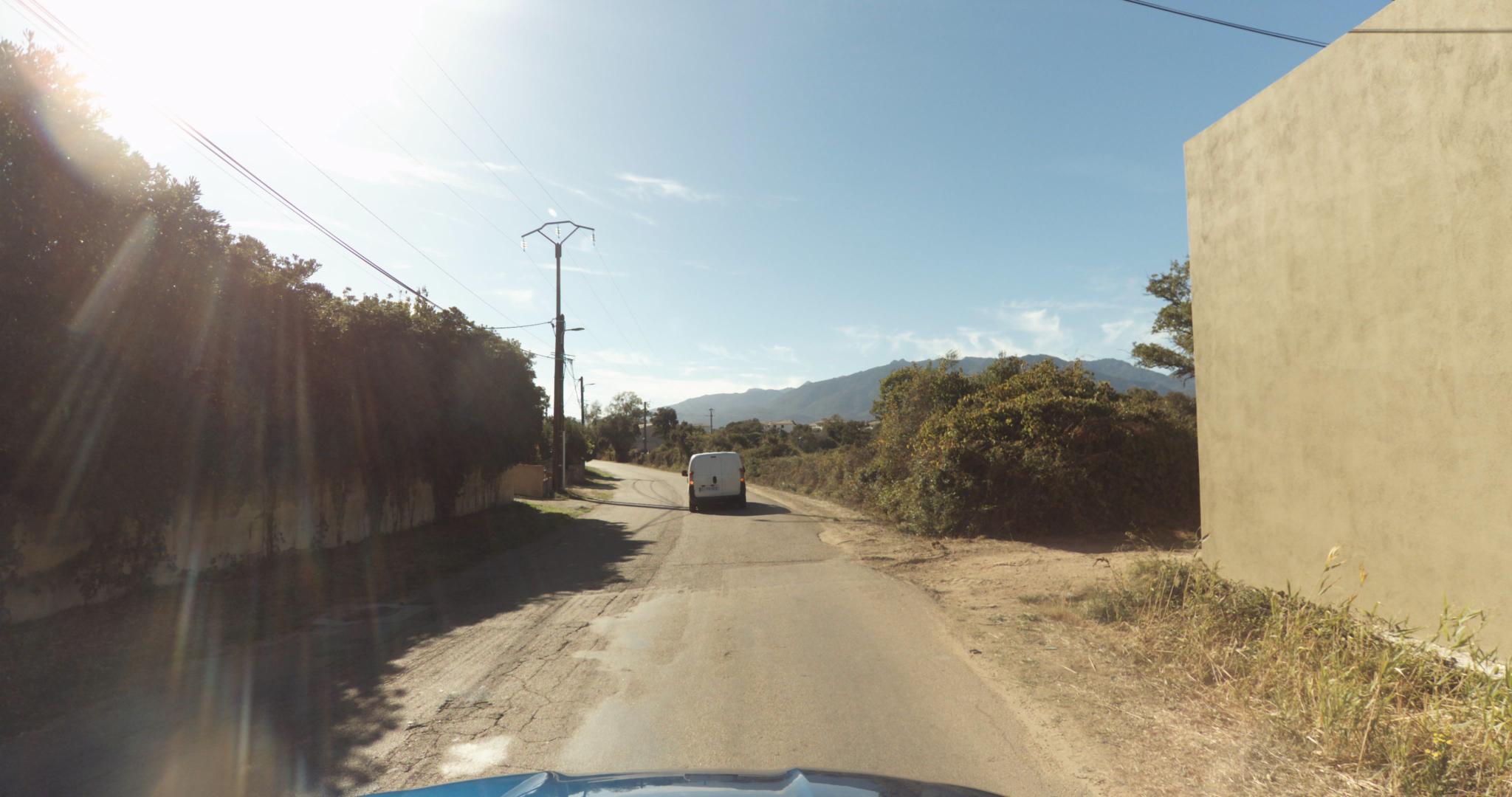 Vue de la rue à 3 m du Camping a Matonara